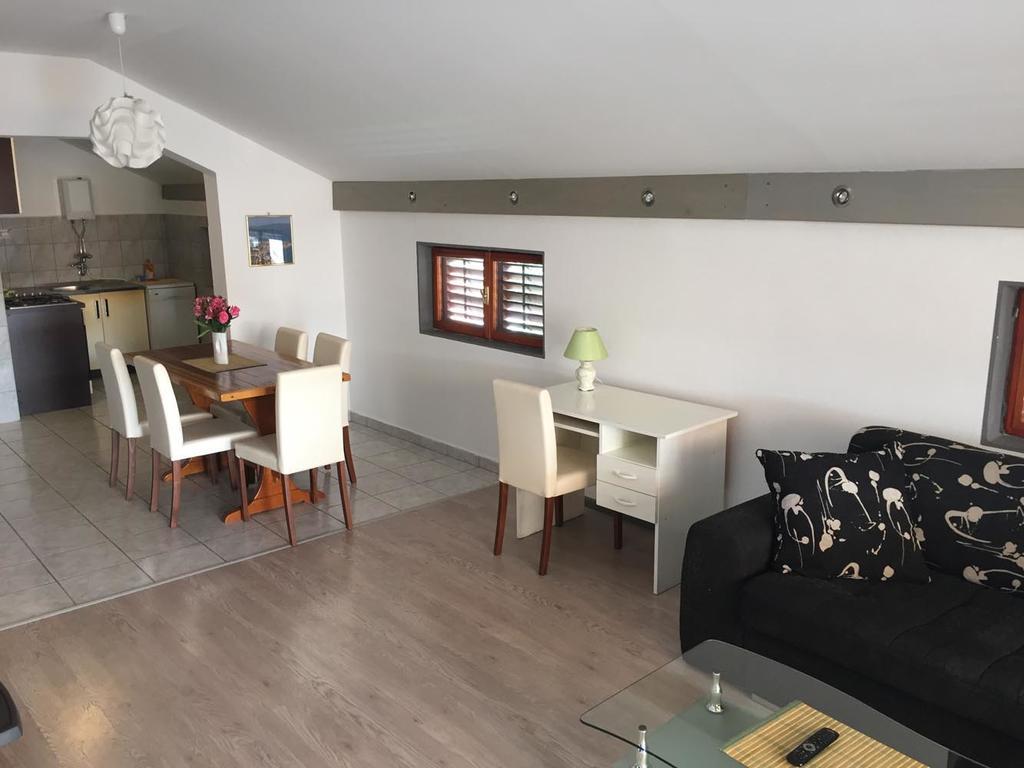 Apartments Pavic Betina  Luaran gambar